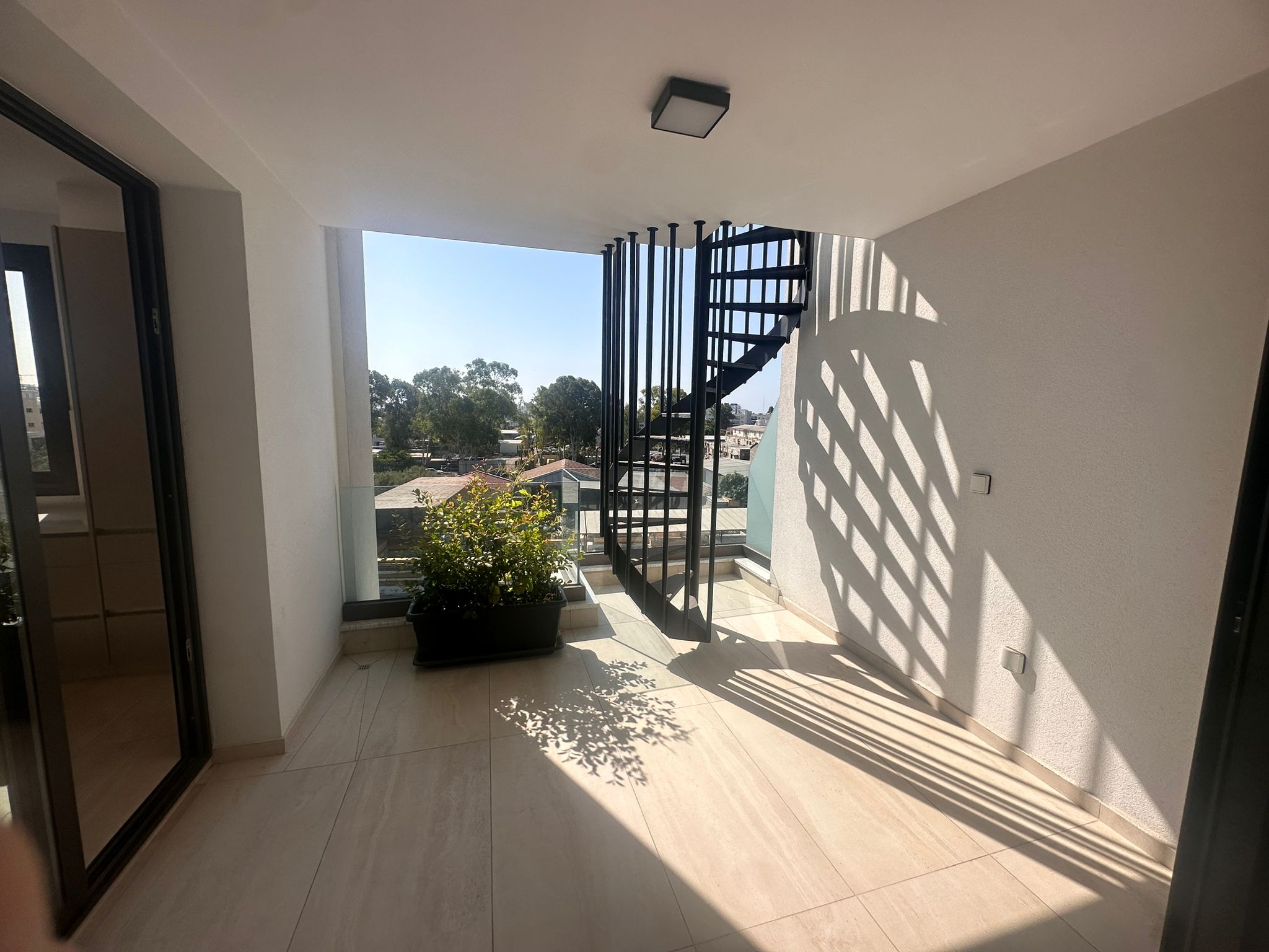 ΠΩΛΕΙΤΑΙ ΕΤΟΙΜΟΠΑΡΑΔΟΤΟ ΡΕΤΙΡΕ ΔΙΑΜΕΡΙΣΜΑ ΤΡΙΩΝ ΥΠΝΟΔΩΜΑΤΙΩΝ ΣΤΟ ΚΕΝΤΡΟ ΠΟΛΗΣ – ΛΕΜΕΣΟΣ – ID 002228988