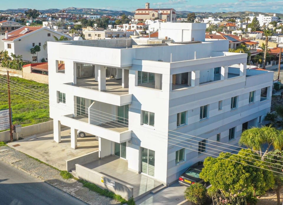 ΠΩΛΕΙΤΑΙ ΕΤΟΙΜΟΠΑΡΑΔΟΤΟ ΙΣΟΓΕΙΟ ΔΙΑΜΕΡΙΣΜΑ ΔΥΟ ΥΠΝΟΔΩΜΑΤΙΩΝ ΜΕ ΚΗΠΟ ΣΤΑ ΛΙΒΑΔΙΑ – ΛΑΡΝΑΚΑ – ID 002107298