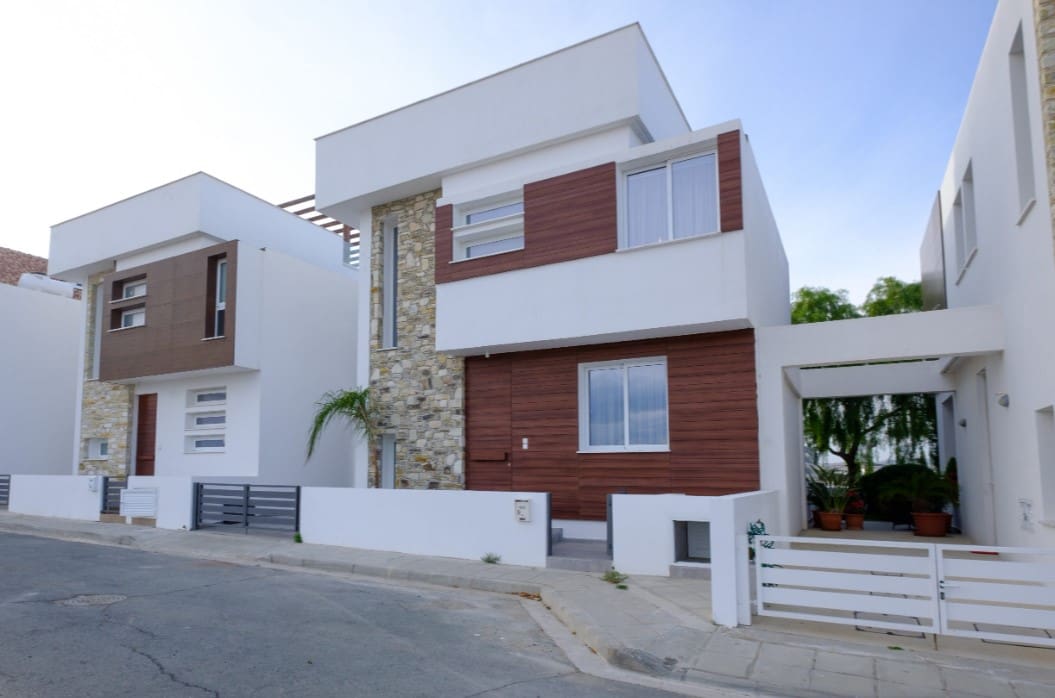 ΠΩΛΕΙΤΑΙ ΕΤΟΙΜΟΠΑΡΑΔΟΤΗ ΚΑΤΟΙΚΙΑ ΤΕΣΣΑΡΩΝ ΥΠΝΟΔΩΜΑΤΙΩΝ ΣΤΗ ΔΡΟΜΟΛΑΞΙΑ – ΛΑΡΝΑΚΑ – ID 002132328