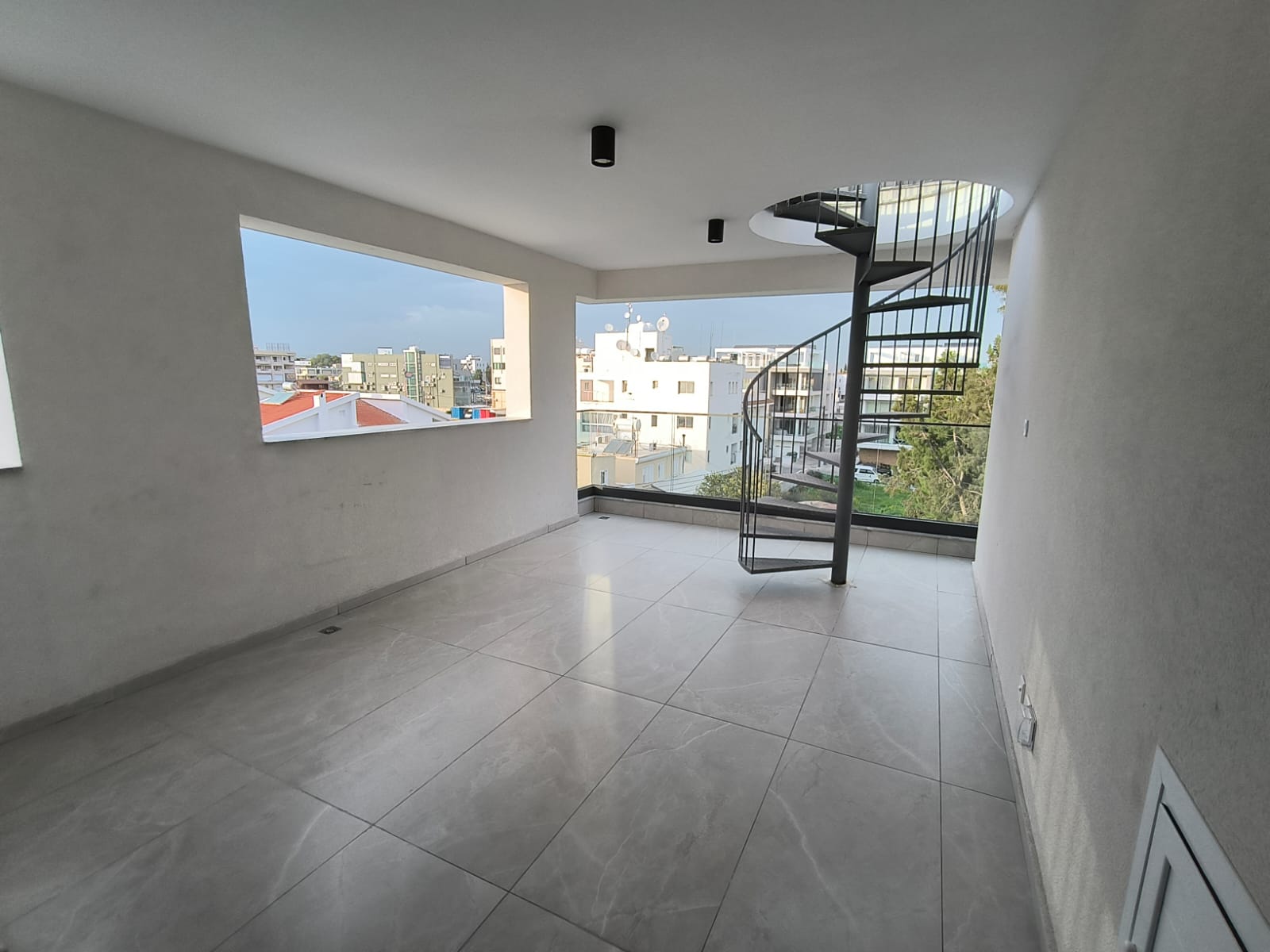 ΠΩΛΕΙΤΑΙ ΕΤΟΙΜΟΠΑΡΑΔΟΤΟ ΡΕΤΙΡΕ ΔΙΑΜΕΡΙΣΜΑ ΔΥΟ ΥΠΝΟΔΩΜΑΤΙΩΝ ΜΕ ΚΗΠΟ ΟΡΟΦΗΣ ΣΤΗΝ ΑΡΑΔΙΠΠΟΥ – ΛΑΡΝΑΚΑ – ID 002135011