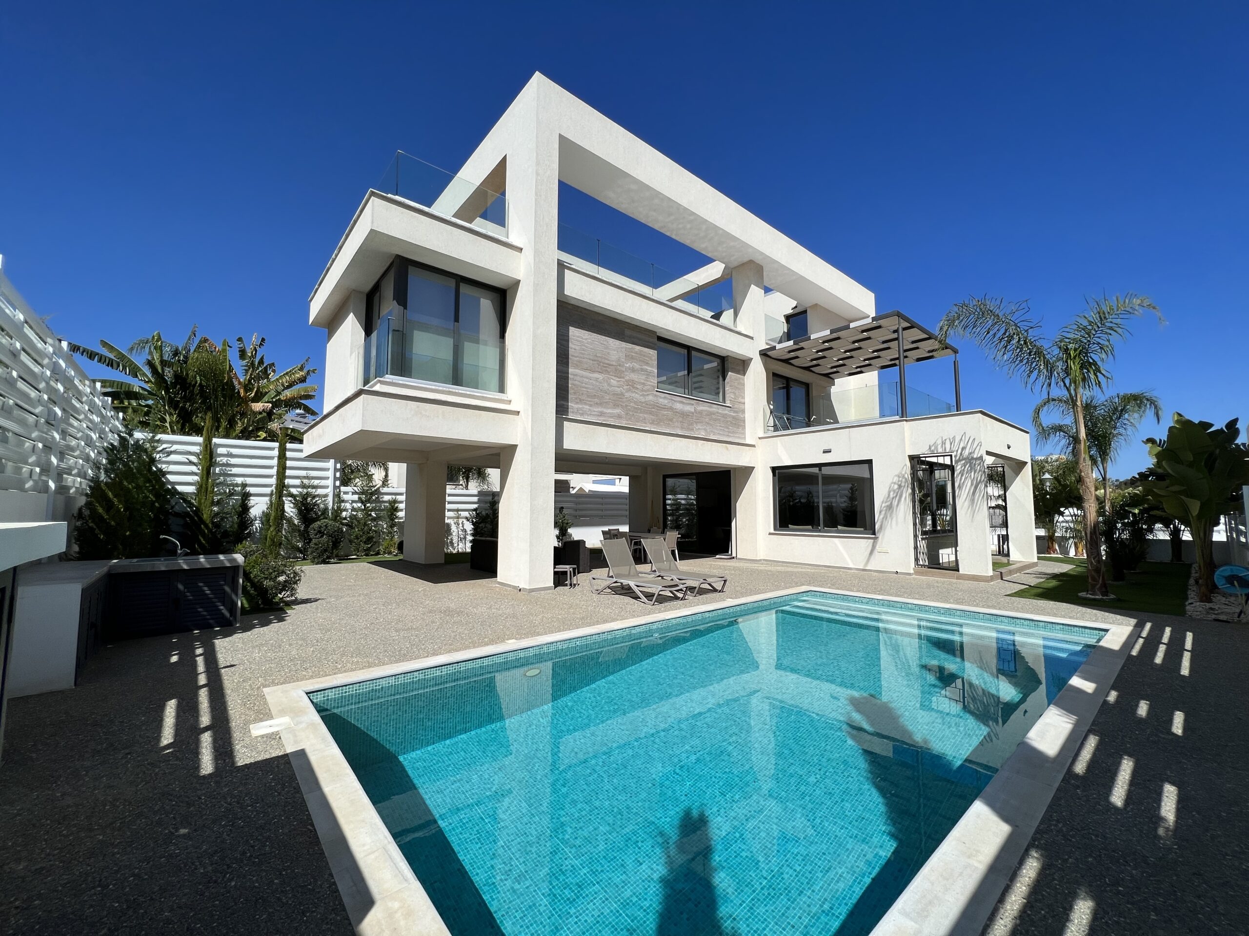 ΠΩΛΕΙΤΑΙ ΕΠΑΥΛΗ ΤΡΙΩΝ ΥΠΝΟΔΩΜΑΤΙΩΝ ΜΕ ΙΔΙΩΤΙΚΗ ΠΙΣΙΝΑ ΣΤΗΝ ΑΓΙΑ ΤΡΙΑΔΑ – ΑΜΜΟΧΩΣΤΟΣ – ID 002179361