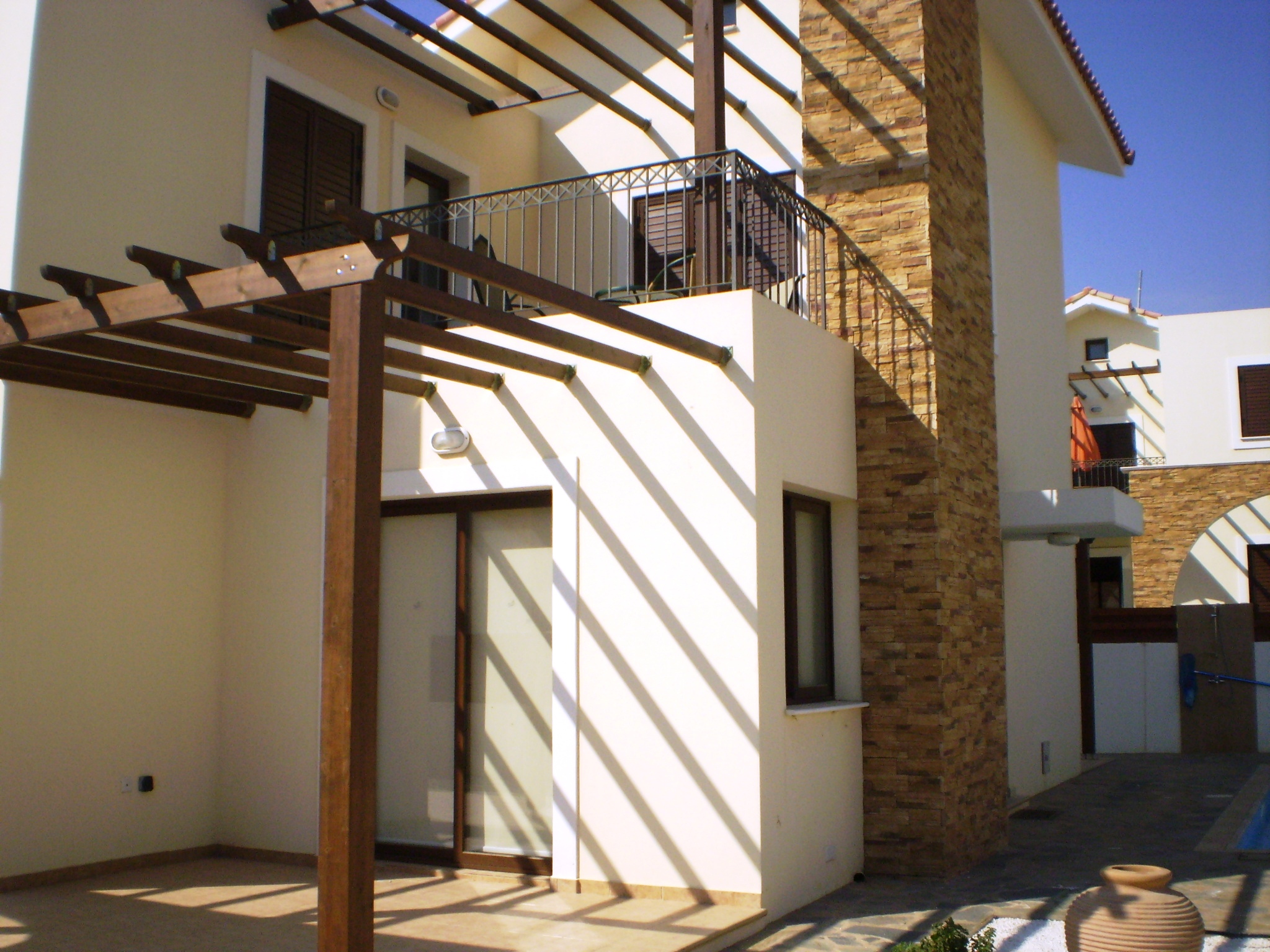 ΠΩΛΕΙΤΑΙ ΕΠΑΥΛΗ ΤΡΙΩΝ ΥΠΝΟΔΩΜΑΤΙΩΝ ΜΕ ΙΔΙΩΤΙΚΗ ΠΙΣΙΝΑ ΜΕ ΘΕΑ ΤΗΝ ΘΑΛΑΣΣΑ ΣΤΗΝ ΑΓΙΑ ΘΕΚΛΑ – ΑΓΙΑ ΝΑΠΑ – ΑΜΜΟΧΩΣΤΟΣ – ID 002186402