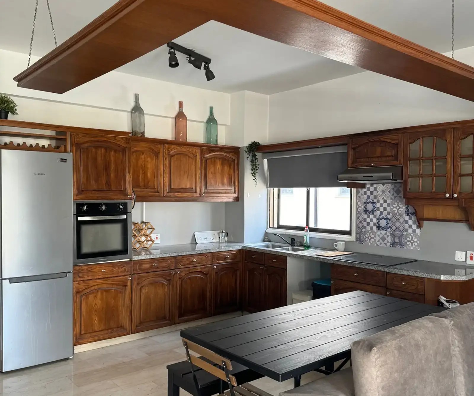 ΕΝΟΙΚΙΑΖΕΤΑΙ ΑΝΑΚΑΙΝΙΣΜΕΝΟ ΔΙΑΜΕΡΙΣΜΑ ΤΡΙΩΝ ΥΠΝΟΔΩΜΑΤΙΩΝ ΣΤΗΝ ΠΕΡΙΟΧΗ ΑΚΡΟΠΟΛΗ – ΣΤΡΟΒΟΛΟΣ ID 002200106