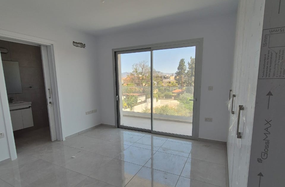 ΕΝΟΙΚΙΑΖΕΤΑΙ ΟΛΟΚΑΙΝΟΥΡΙΟ ΔΙΑΜΕΡΙΣΜΑ ΕΝΟΣ ΥΠΝΟΔΩΜΑΤΙΟΥ ΕΠΙΠΛΩΜΕΝΟ ΣΤΗΝ ΑΓΛΑΝΤΖΙΑ – ΛΕΥΚΩΣΙΑ – ID 002198834