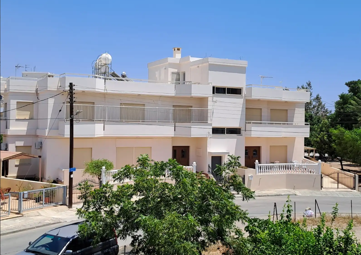 ΕΝΟΙΚΙΑΖΕΤΑΙ  ΟΙΚΙΑ ΤΕΣΣΑΡΩΝ ΥΠΝΟΔΩΜΑΤΙΩΝ ΣΤΟΝ ΑΠΟΣΤΟΛΟ ΑΝΔΡΕΑ- ΛΕΜΕΣΟΣ -ID 002204763