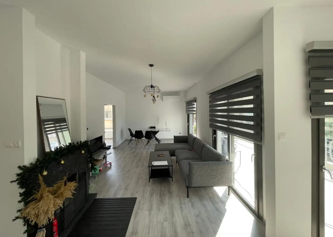 ΕΝΟΙΚΙΑΖΕΤΑΙ ΡΕΤΙΡΕ ΔΙΑΜΕΡΙΣΜΑ ΤΡΙΩΝ ΥΠΝΟΔΩΜΑΤΙΩΝ ΣΤΗΝ ΜΕΣΑ ΓΕΙΤΟΝΙΑ- ΛΕΜΕΣΟΣ- ID  002207703