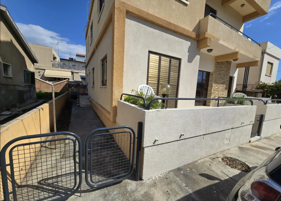 ΕΝΟΙΚΙΑΖΕΤΑΙ ΗΜΙΑΝΕΞΑΡΤΗΤΗ ΟΙΚΙΑ ΔΥΟ ΥΠΝΟΔΩΜΑΤΙΩΝ ΣΤΟΝ ΚΑΨΑΛΟ- ΛΕΜΕΣΟΣ – ΙD 002208774