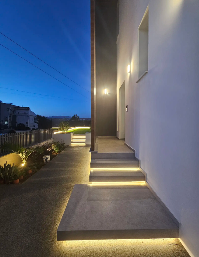 ΕΝΟΙΚΙΑΖΕΤΑΙ ΚΑΙΝΟΥΡΓΙΟ ΟΡΟΦΟΔΙΑΜΕΡΙΣΜΑ ΔΥΟ ΥΠΝΟΔΩΜΑΤΙΩΝ ΣΤΟ ΤΡΑΧΩΝΙ- ΛΕΜΕΣΟΣ- ID 002210762