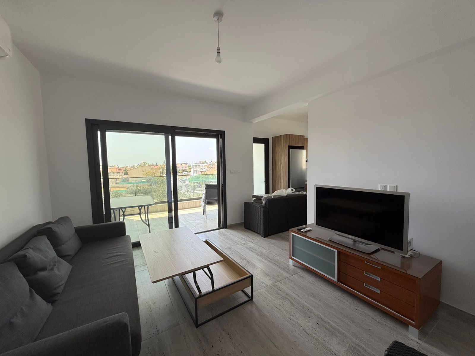 ΕΝΟΙΚΙΑΖΕΤΑΙ ΚΑΙΝΟΥΡΓΙΟ  ΡΕΤΙΡΕ ΔΙΑΜΕΡΙΣΜΑ ΕΝΟΣ ΥΠΝΟΔΩΜΑΤΙΟΥ ΣΤΟΝ ΥΨΩΝΑ- ΛΕΜΕΣΟΣ- ID 002213581