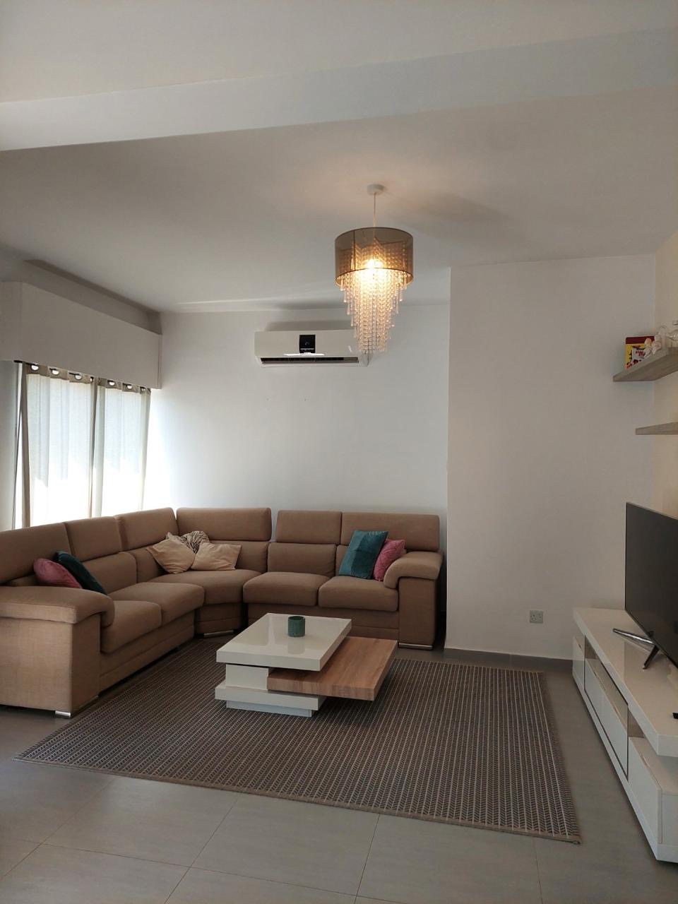 ΕΝΟΙΚΙΑΖΕΤΑΙ ΑΝΑΚΑΙΝΙΣΜΕΝΗ ΑΝΩΓΕΙΟΣ ΟΙΚΙΑ ΤΡΙΩΝ ΥΠΝΟΔΩΜΑΤΙΩΝ ΜΕ ΦΩΤΟΒΟΛΤΑΙΚΟ ΣΥΣΤΗΜΑ ΣΤΗΝ ΑΓΙΑ ΖΩΝΗ-ΛΕΜΕΣΟΣ – ID 002213275