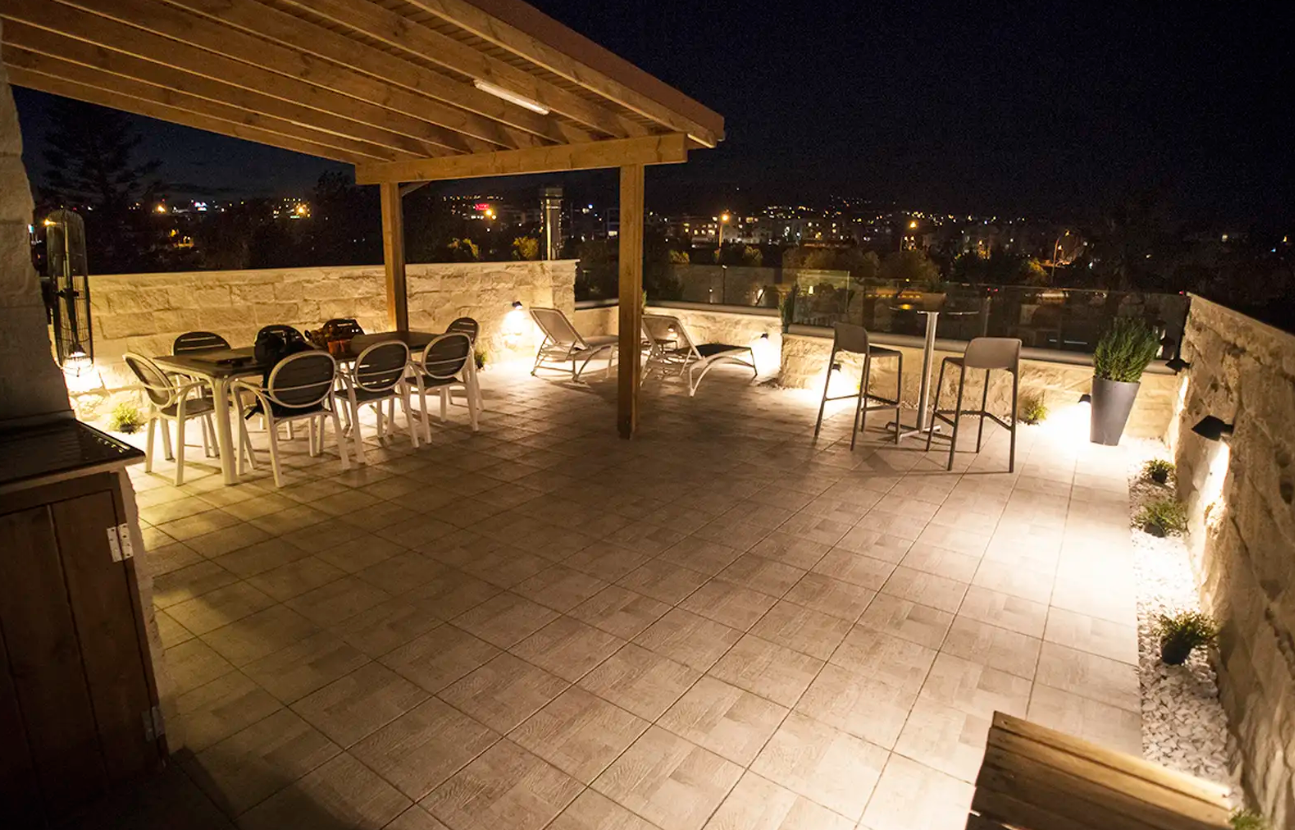 ΕΝΟΙΚΙΑΖΕΤΑΙ ΑΝΩΓΕΙΟΣ ΟΙΚΙΑ ΤΡΙΩΝ ΥΠΝΟΔΩΜΑΤΙΩΝ ΣΤΗΝ ΜΕΣΑ ΓΕΙΤΟΝΙΑ- ΛΕΜΕΣΟΣ- ID 002217870