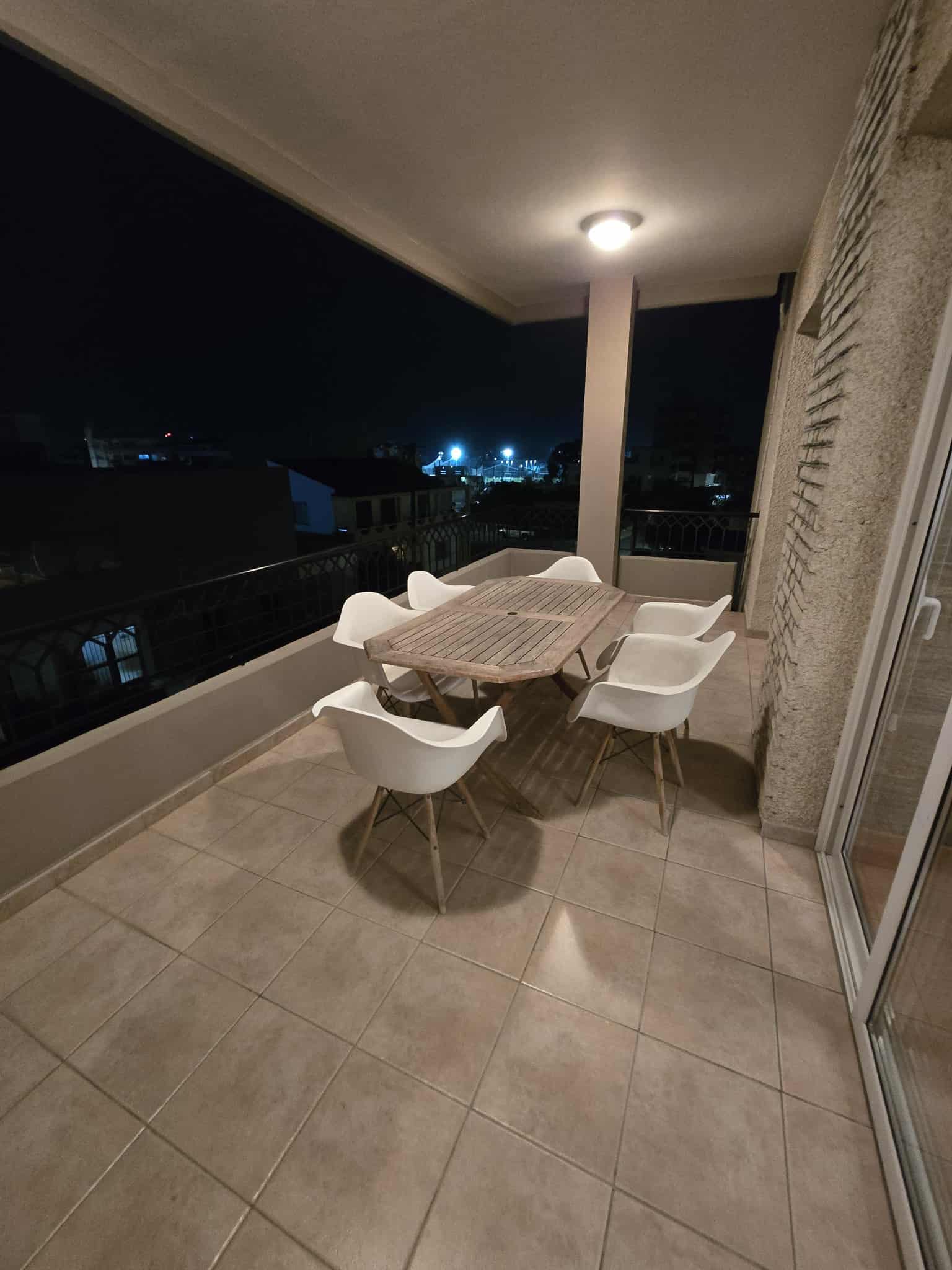 ΕΝΟΙΚΙΑΖΕΤΑΙ ΡΕΤΙΡΕ ΟΡΟΦΟΔΙΑΜΕΡΙΣΜΑ ΤΡΙΩΝ ΥΠΝΟΔΩΜΑΤΙΩΝ ΣΤΟ ΚΕΝΤΡΟ ΤΗΣ ΛΕΜΕΣΟΥ- ΛΕΜΕΣΟΣ – ID 002218685