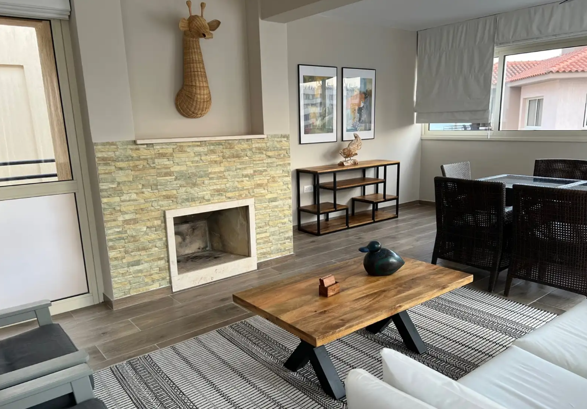 ΕΝΟΙΚΙΑΖΕΤΑΙ ΡΕΤΙΡΕ ΔΙΑΜΕΡΙΣΜΑ ΤΡΙΩΝ ΥΠΝΟΔΩΜΑΤΙΩΝ ΣΤΗΝ ΤΟΥΡΙΣΤΙΚΗ ΠΕΡΙΟΧΗ ΜΟΥΤΤΑΓΙΑΚΑΣ ΣΤΗ ΛΕΜΕΣΟ – ΛΕΜΕΣΟΣ – ID 002217019