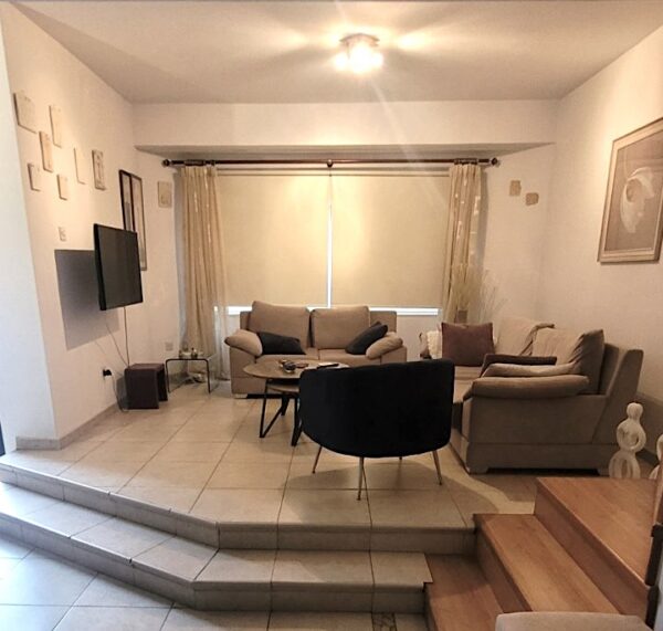 ΠΩΛΕΙΤΑΙ ΗΜΙΑΝΕΞΑΡΤΗΤΗ ΜΕΤΑΧΕΙΡΙΣΜΕΝΗ ΚΑΤΟΙΚΙΑ ΤΡΙΩΝ ΥΠΝΟΔΩΜΑΤΙΩΝ ΣΤΗΝ ΕΓΚΩΜΗ – ΛΕΥΚΩΣΙΑ – ID 002229491