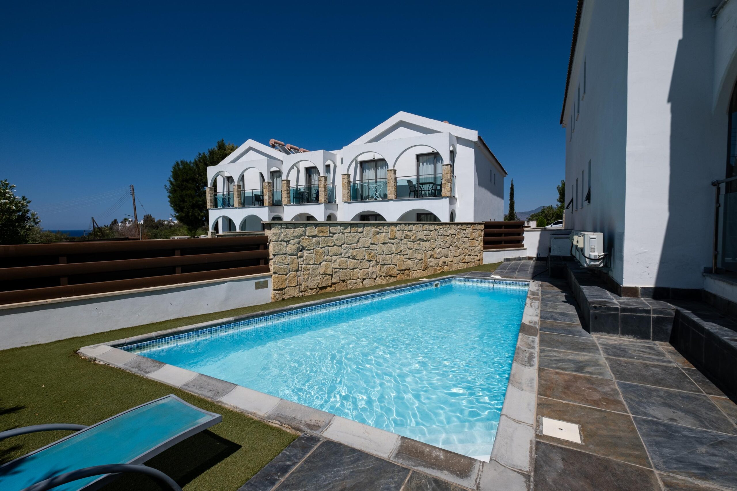 ΠΩΛΕΙΤΑΙ ΔΙΑΜΕΡΙΣΜΑ ΔΥΟ ΥΠΝΟΔΩΜΑΤΙΩΝ ΣΤΟ ΛΑΤΣΙ-ΠΑΦΟΣ-ID 002242075