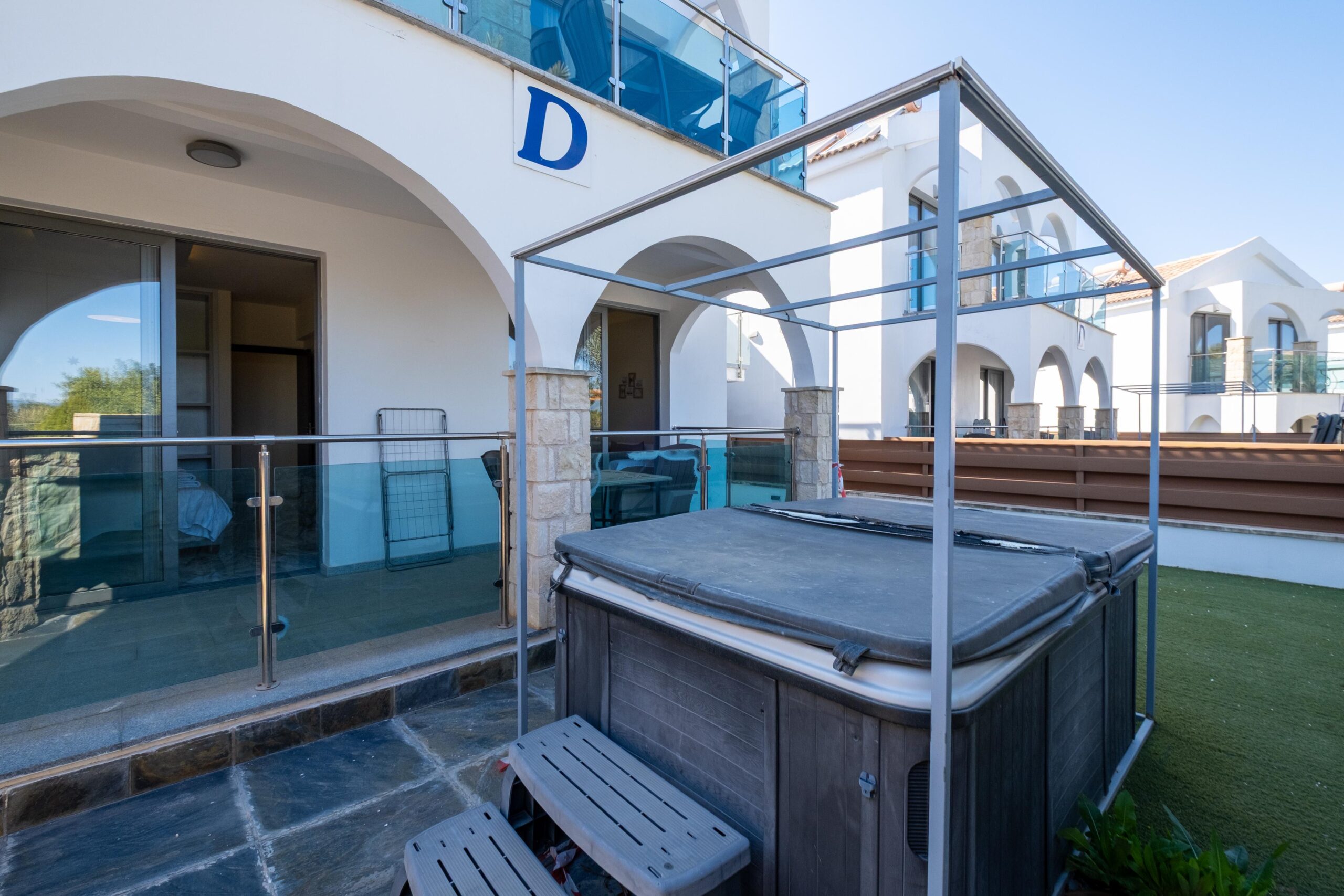 ΠΩΛΕΙΤΑΙ ΔΙΑΜΕΡΙΣΜΑ ΕΝΟΣ ΥΠΝΟΔΩΜΑΤΙΟΥ ΣΤΟ ΛΑΤΣΙ-ΠΑΦΟΣ-ID 002241899