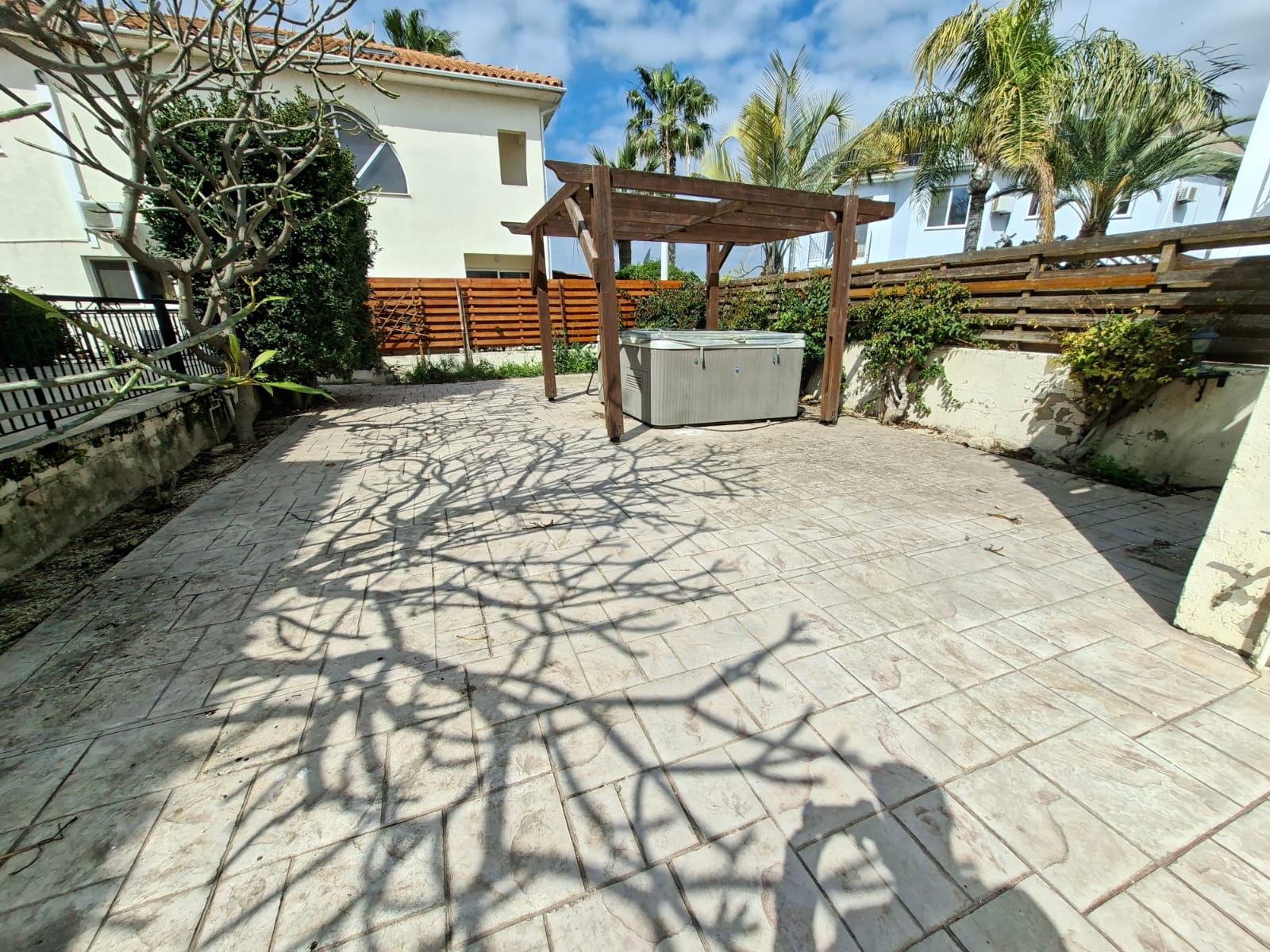 ΠΩΛΕΙΤΑΙ ΜΕΤΑΧΕΙΡΙΣΜΕΝΗ ΟΙΚΙΑ ΤΡΙΩΝ ΥΠΝΟΔΩΜΑΤΙΩΝ ΣΤΗΝ ΠΥΛΑ – ΛΑΡΝΑΚΑ – ID 002240694