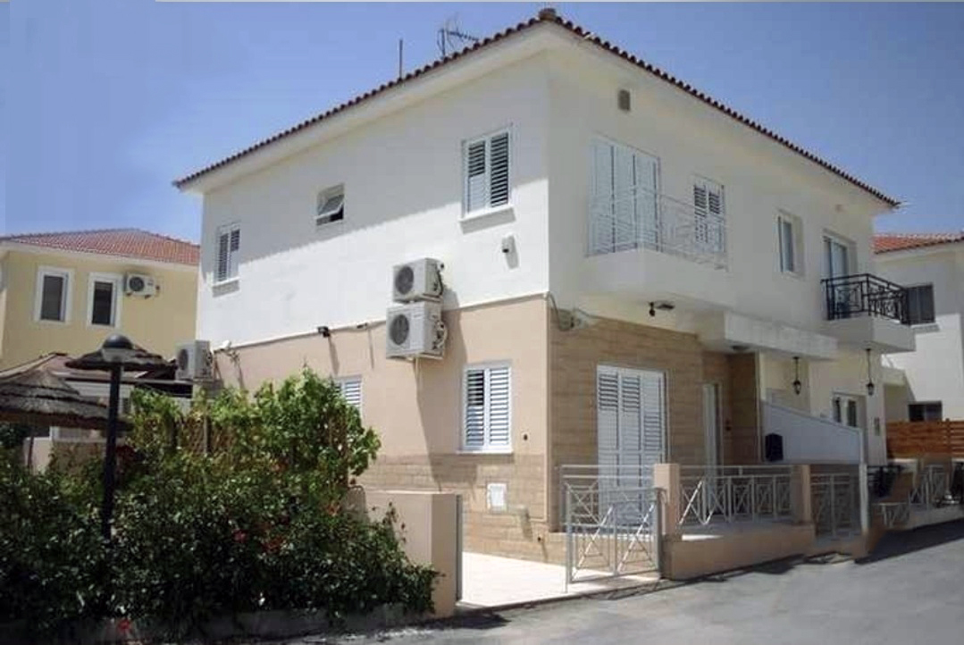 ΠΩΛΕΙΤΑΙ ΜΕΤΑΧΕΙΡΙΣΜΕΝΗ ΗΜΙ-ΑΝΕΞΑΡΤΗΤΗ ΟΙΚΙΑ ΤΡΙΩΝ ΥΠΝΟΔΩΜΑΤΙΩΝ ΣΤΗΝ ΟΡΟΚΛΙΝΗ- ΛΑΡΝΑΚΑ-ID 002243474